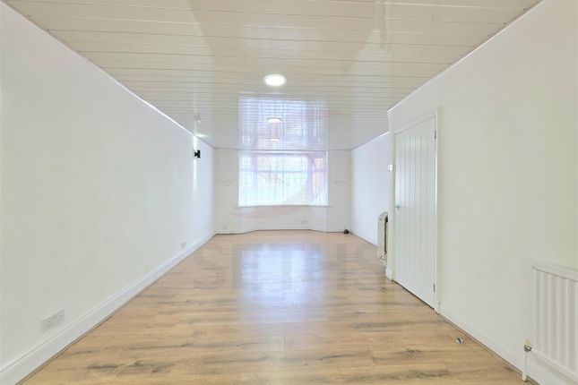 73, Kerrysdale Avenue, Leicester photo 4