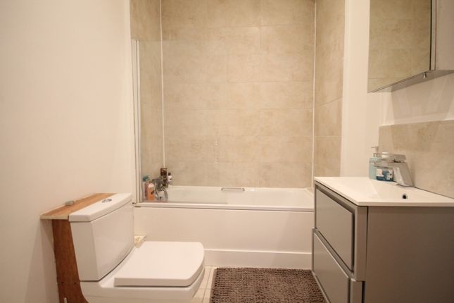62b Beaconsfield Road, London photo 4