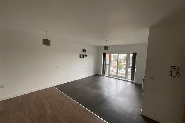 Lounge/Dining Area