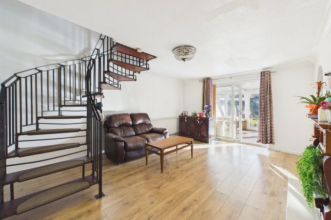 22, Coldray Close, Gloucestershire photo 3