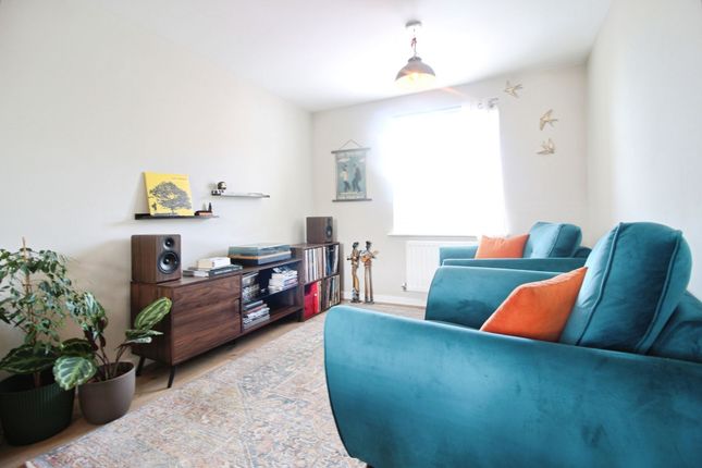 Flat 1, 24 Frankel Avenue, Swindon photo 3