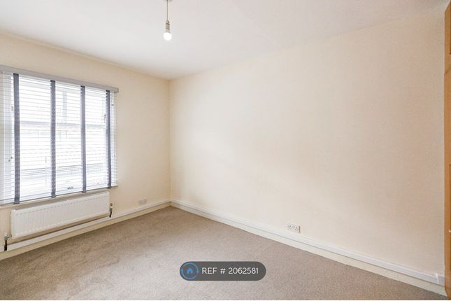 Thumbnail Room to rent in Duncombe Road, London