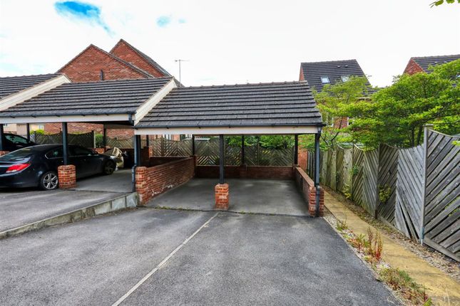 5 Martindale Close, Chesterfield photo 2