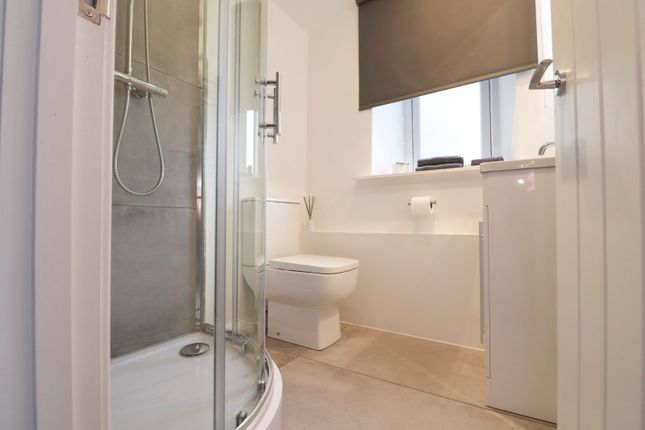 Room 4, 261, Upper Town Street, Leeds photo 5