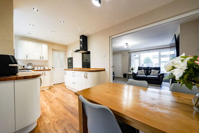 9 Chestnut Close, Leicester photo 3