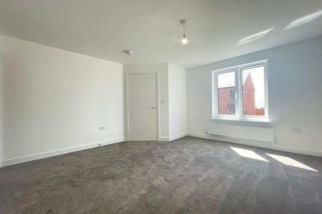 19, Quarry Drive, Leeds photo 2