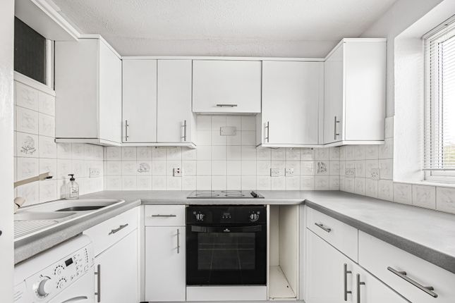 20, Cedar Court, St Albans photo 3