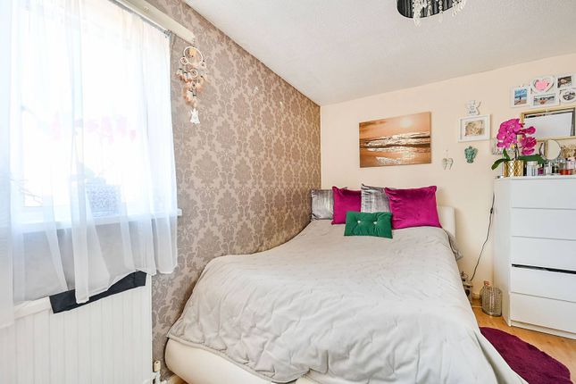 Flat for sale in Copley Close, Hanwell, London