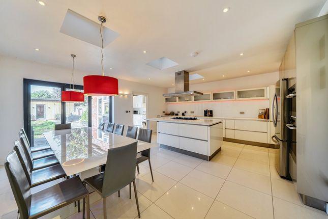 Elm Lawn Close, Uxbridge photo 2