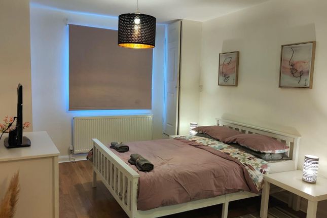 Flat 1, Madina House, Luton photo 3