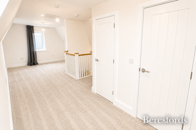 15, Harold Teager Crescent, Chelmsford photo 5