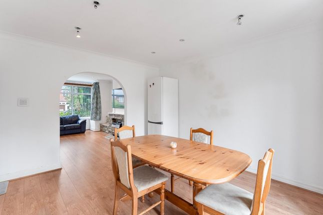 58, Stainburn Crescent, Leeds photo 4