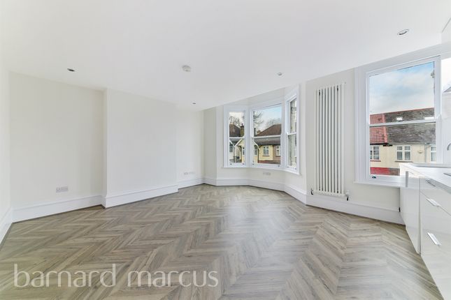 Flat for sale in Maplestead Road, London