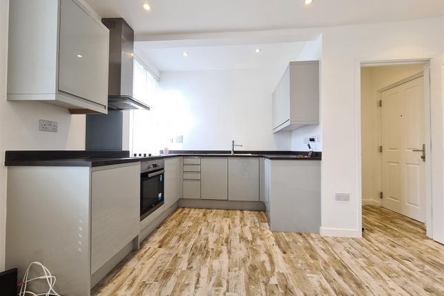 Studio flat on Flat 2, 42 High Street, Saffron Walden, £950/mo