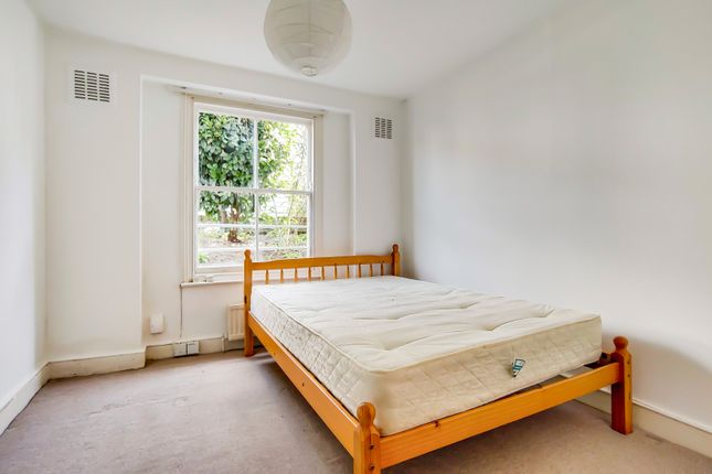 Flat to rent in Bouverie Road, London
