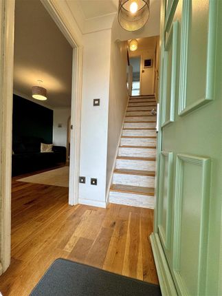 9, Defoe Close, Fareham photo 3