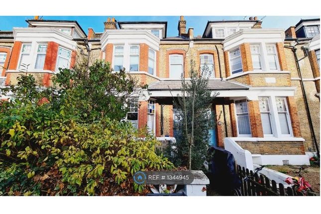 Thumbnail Flat to rent in Bergholt Crescent, London