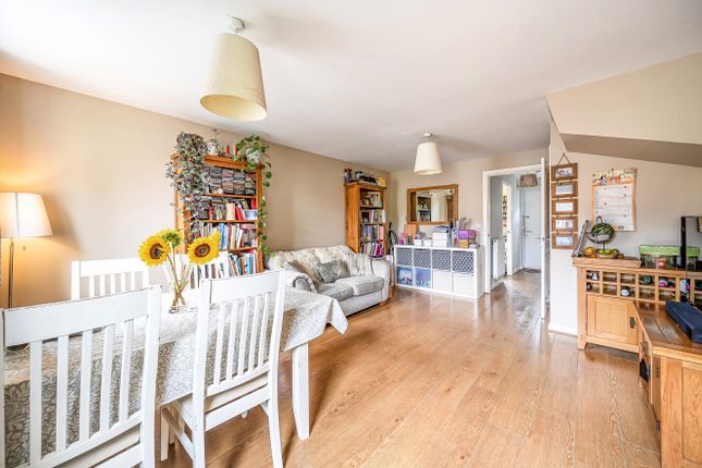 84, Walker Drive, Oxfordshire photo 4
