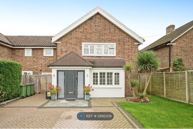 The Roundway, Claygate, Esher photo 3