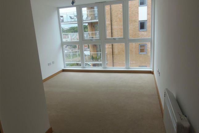 Flat to rent in Ship Wharf, Colchester