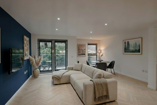Flat 3, 1, Battersea Square, London photo 2