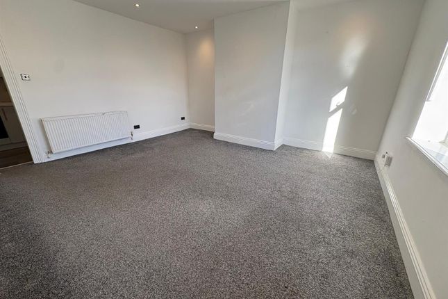 11, Myrtle Grove, Bradford photo 5