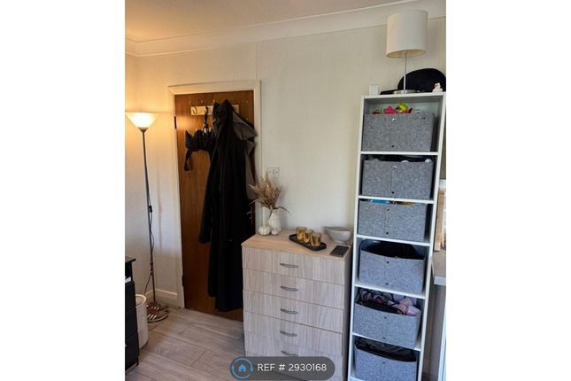 Flat B, Bayham Street, London photo 4