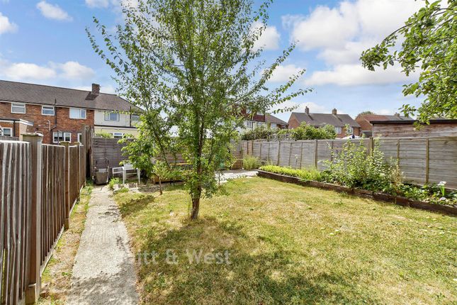 1-bed flat on 50B, Groomsland Drive, Billingshurst, £200,000