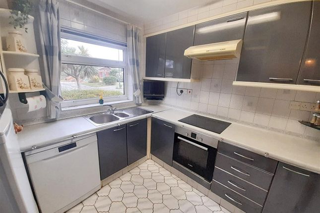 12, Springfield, Bognor Regis photo 3