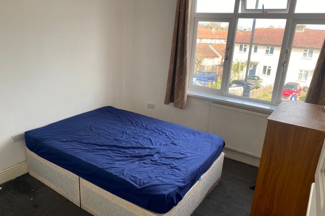 Room to rent in Windmill Lane, Greenford