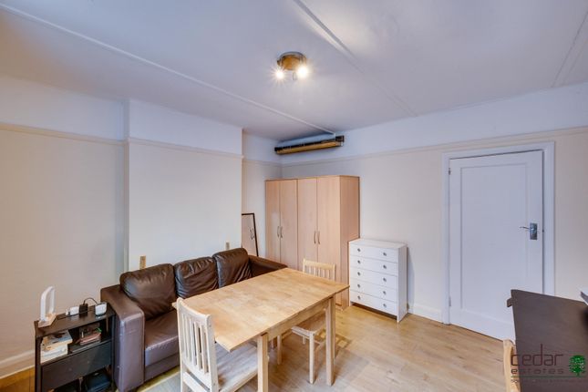 15 Risborough Close, Muswell Hill, London photo 4