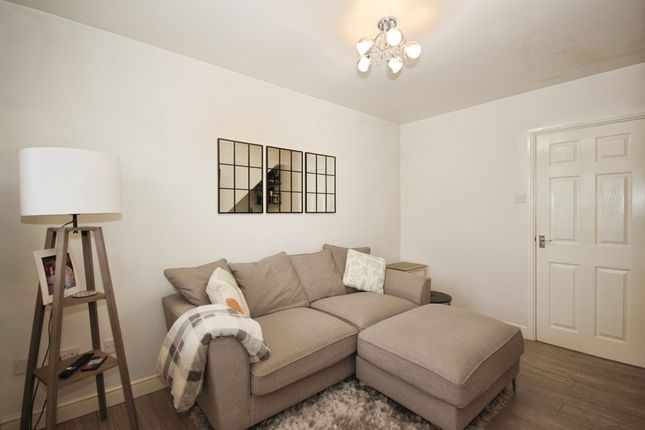21, Pebble Island Way, Leamington Spa photo 3