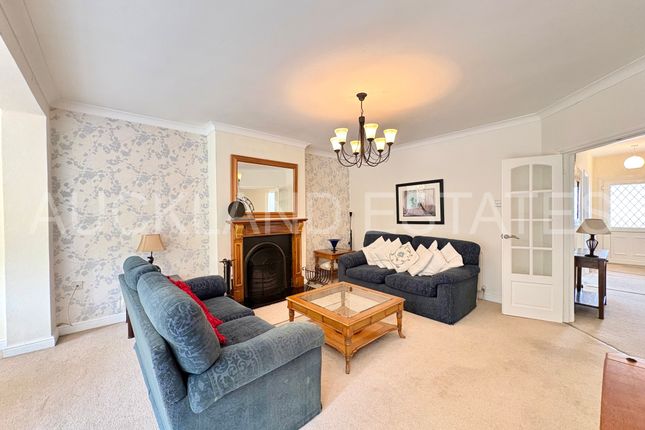 8, Sutherland Way, Potters Bar photo 4