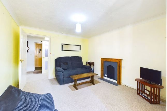 26 Hillcroft Court, Chaldon Road, Caterham photo 3