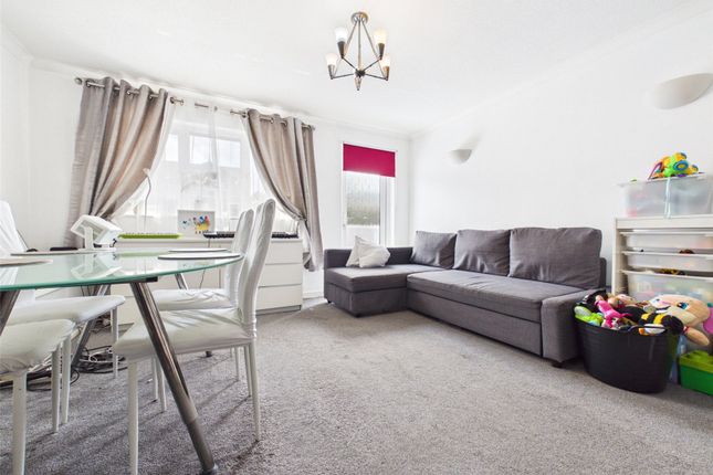 5,, Benwell Court, Sunbury-On-Thames photo 3