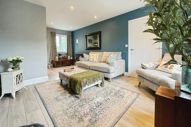 11, Longlands, Bradford photo 2