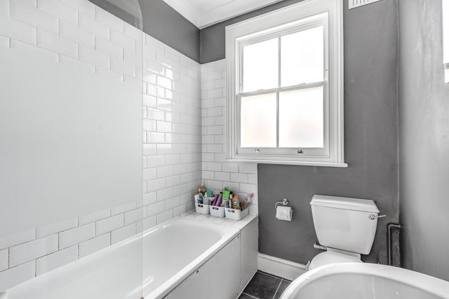 Flat 17, Upper Tooting Park Mansion,, Marius Road, London photo 3