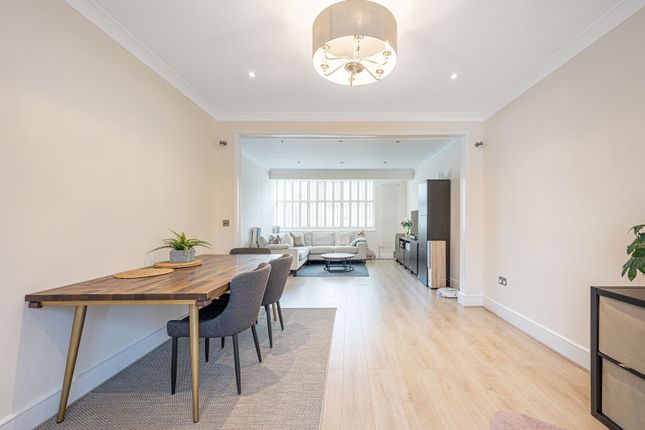 CHANCTONBURY WAY, Woodside Park photo 4