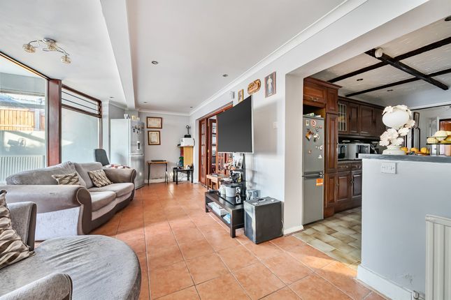 43, Belgrave Gardens, London photo 4