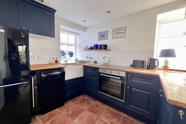Toms Harbour Light, 29 Commercial Road, Mousehole, Penzance photo 5