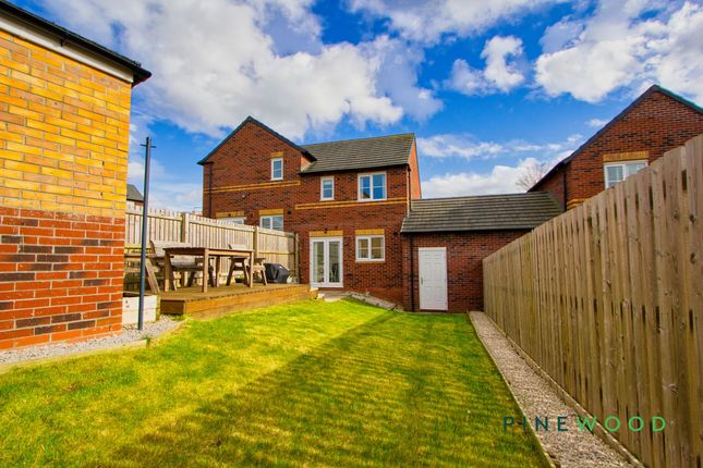 69 Rosewood Avenue, Chesterfield photo 4