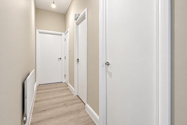Flat 1, 31 Westbourne Grove, London photo 3