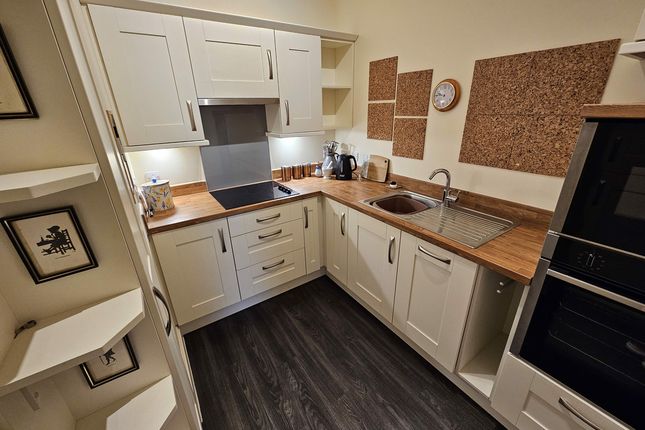 Flat Flat 10, Bowes Lyon Place, Poundbury, Dorchester photo 4