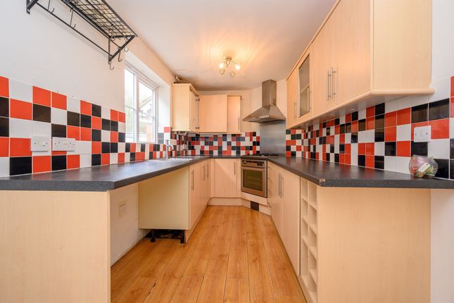 19, Grant Close, Kettering photo 3