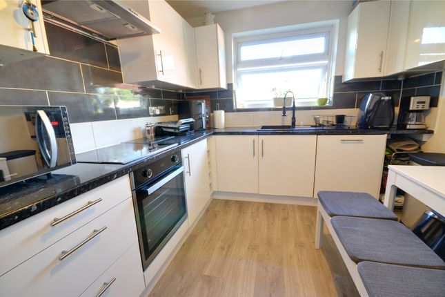6, St Georges Court, East Grinstead photo 3
