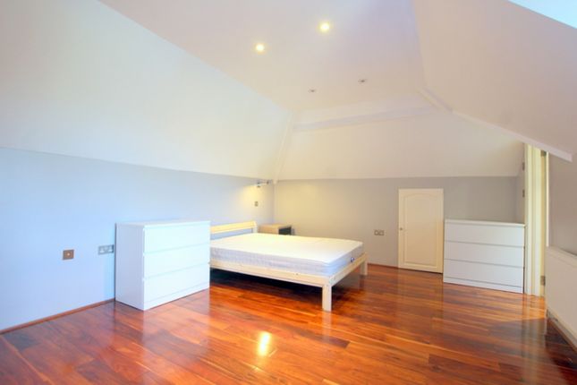Room to rent in Fishponds Road, Tooting SW17