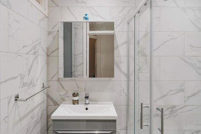 Flat 8 97, Greencroft Gardens, London photo 4