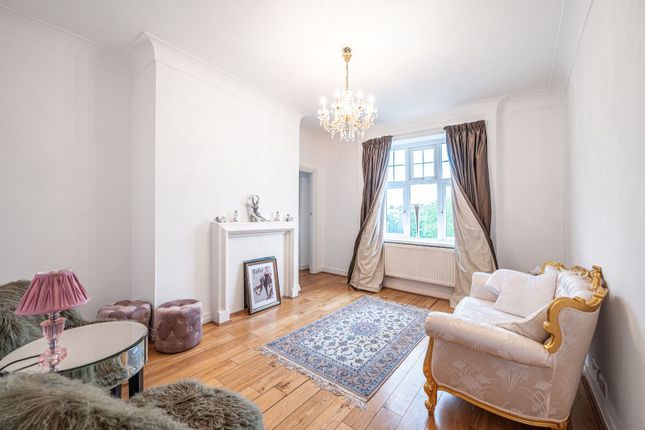 2-bed flat on Belsize Grove, Belsize Park, £3,467/mo