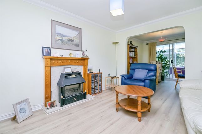 20, Badgers Brook Drive, COWBRIDGE photo 3