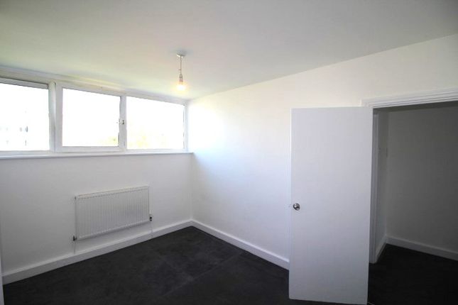 Flat to rent in Buckland Court, London